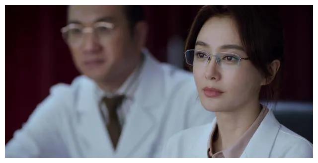 女医生|同样演女医生，把秦岚，杨幂，王晓晨等人放在一起，差距就出来了