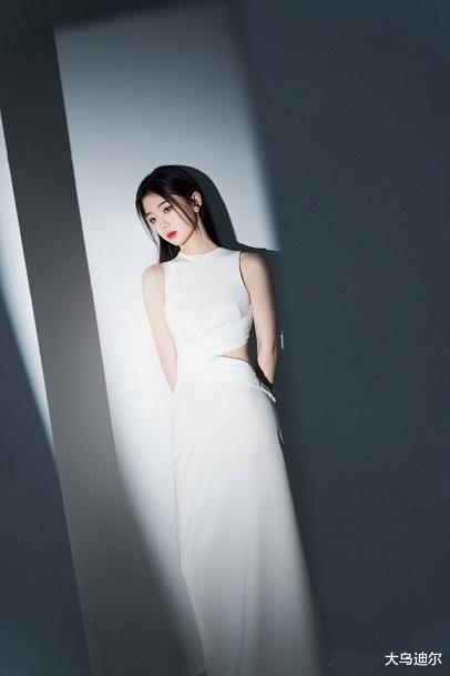 单依纯|《声生不息》舞台上,单依纯如此这般阐释《爱与痛的边缘》无话说