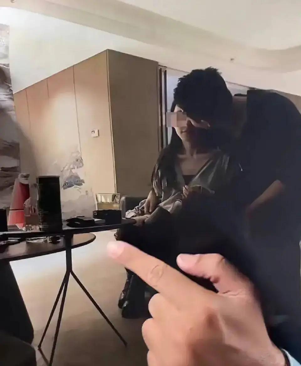 汪小菲|汪小菲婚内出轨5人？将怀三胎的大S推倒在地遭黑人暴打，40岁幼稚