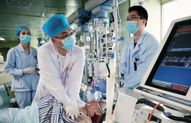 一位从业20年的北大医生:“深夜的ICU病房,最能暴露人性”