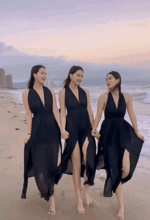 三姐妹|全网最靓三胞胎,海边摇动裙摆实力出镜,网友直呼:太美!