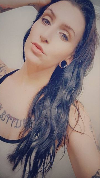 美女妈妈辞职靠捡垃圾为生,月收入达25000元,称:比上班挣钱多