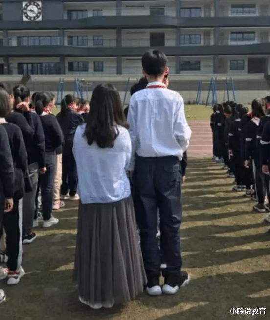 小学生1米9被体育局选中,不打排球都可惜,父母身高揭晓网友悟了