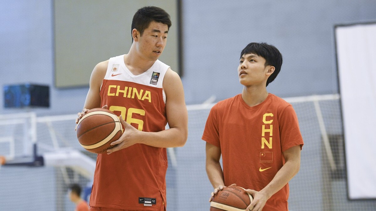 中国男篮|中国男篮新消息，名记向杜锋与徐杰公开摊牌，范子铭赛后说出实情