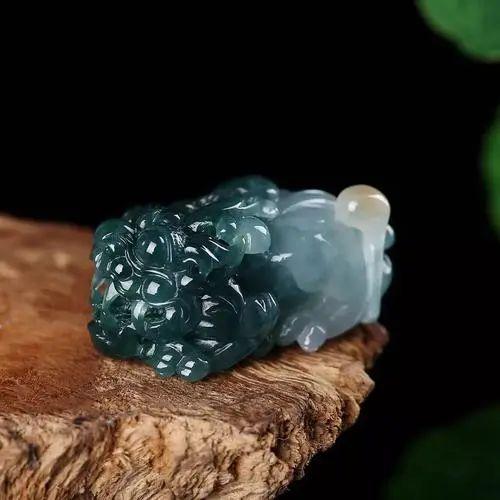 |带你欣赏翡翠界的一股清流——蓝水翡翠！