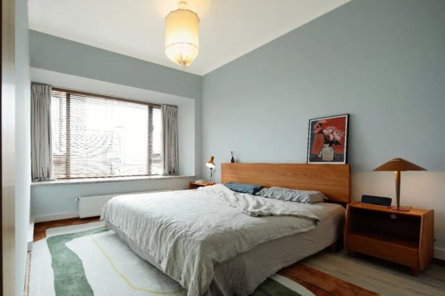 99㎡极简三室改两室装修设计,浅绿色的卧室很清新