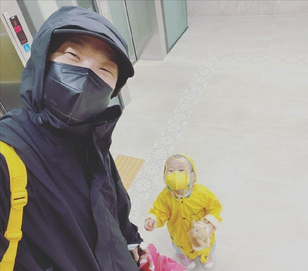 河东勋|RM成员HAHA小女儿Song患罕见病情况十分危急，严重时无法行走