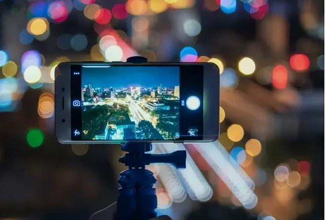 李佳琦|李佳琦彻底凉了?网络将你抛弃时,连个招呼都不会跟你打