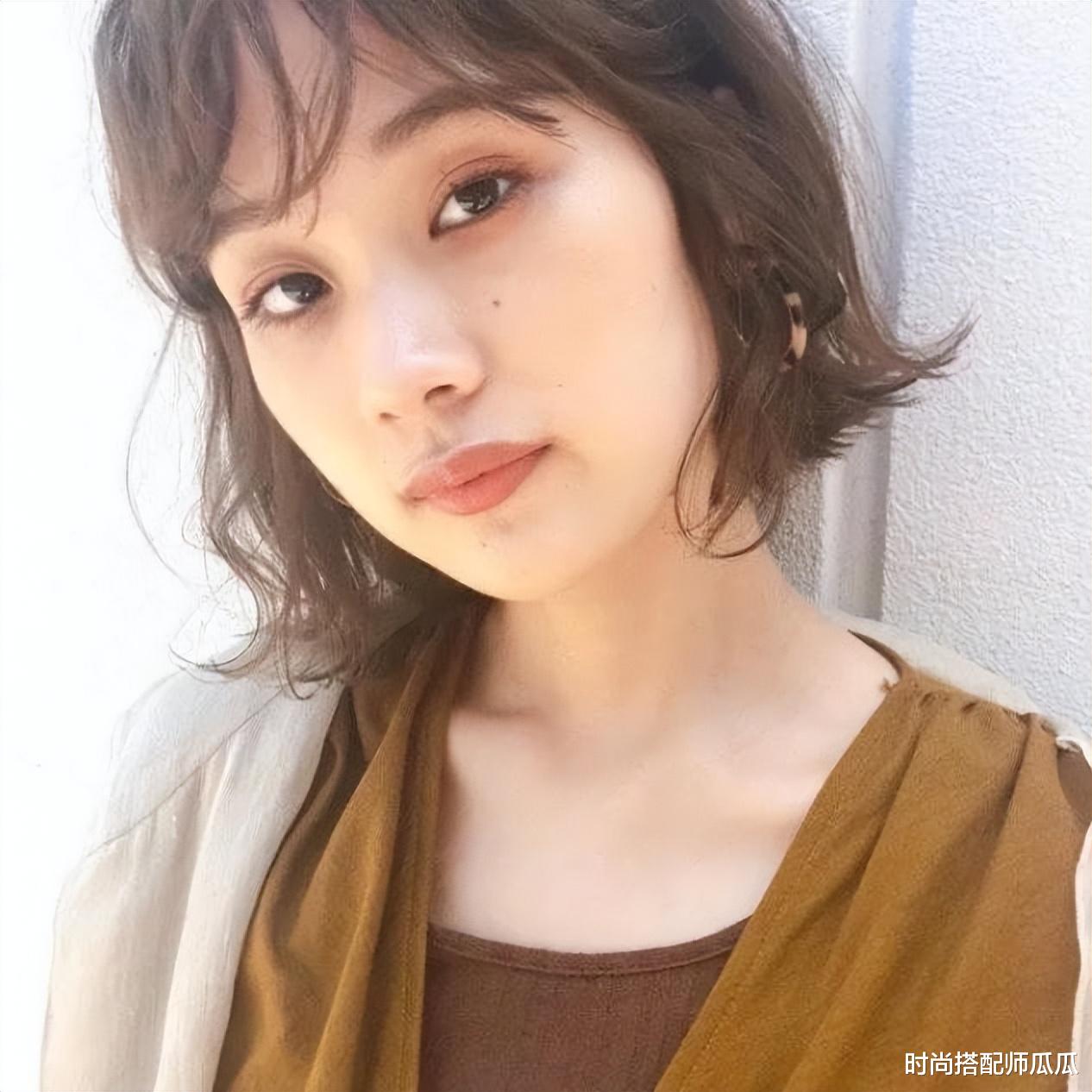 发型 上了年纪的女人，发型决定状态！建议远离这3种“显老发型”