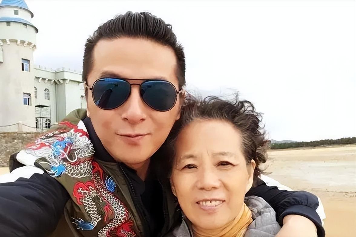 朱雨辰|要求汤唯三从四德，嫌弃姜妍穿着暴露，43岁朱雨辰因母亲至今未婚