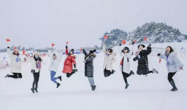 巴山大峡谷|助力冬奥 | “冰墩墩”亮相巴山大峡谷，邀您来打卡！