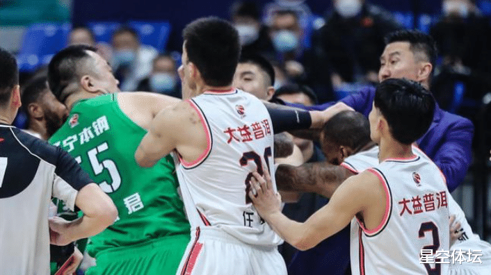 辽宁男篮|CBA辽粤大战闹剧升级！辽宁粉丝辱骂威姆斯，辽篮官方发文回应