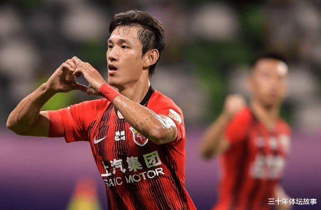 青训|别再吹根宝、鲁能青训了，两大当家后卫看球不看人，野球水平