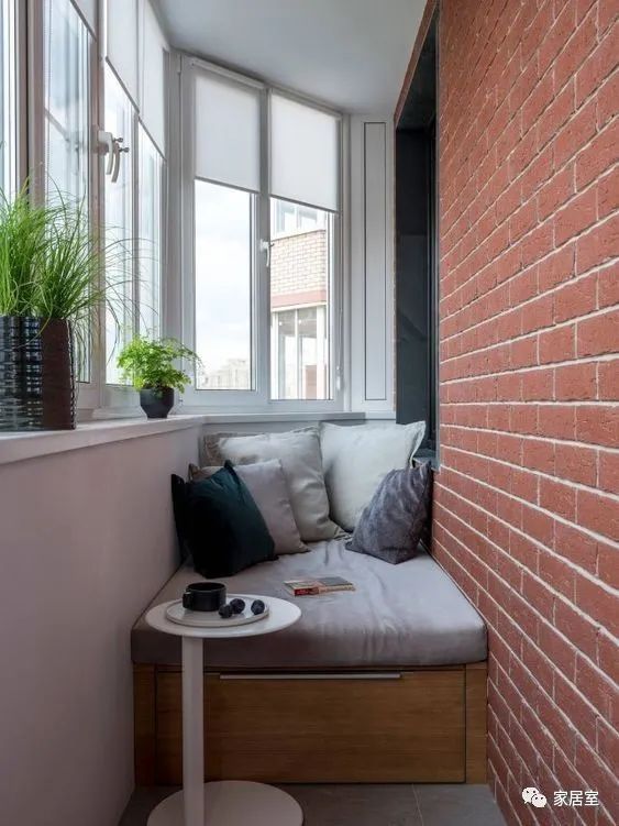 阳台打柜子还不如打卡座,一层又一层,既能休闲又能储物,多好