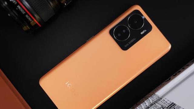 AirPods|iQOOZ6对比红米Note11TPro如何选择？哪款更合适