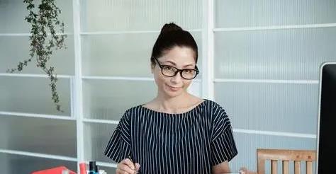 柳州|一天400块,月薪1.2万的工作,但只招50岁以上的老人,应该去吗?