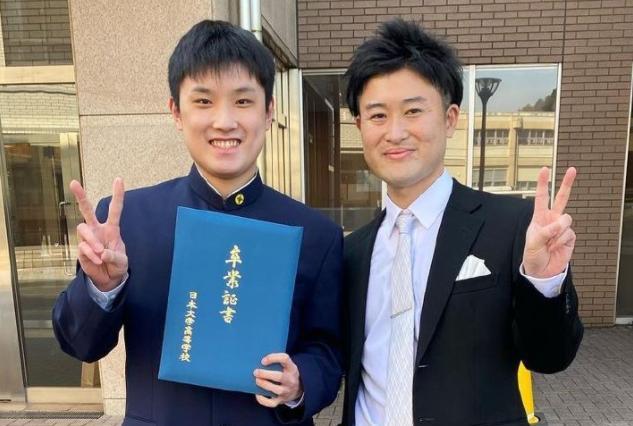 蒂亚戈|张本智和高中毕业！感谢老师自称三年很开心，已被早稻田大学录取