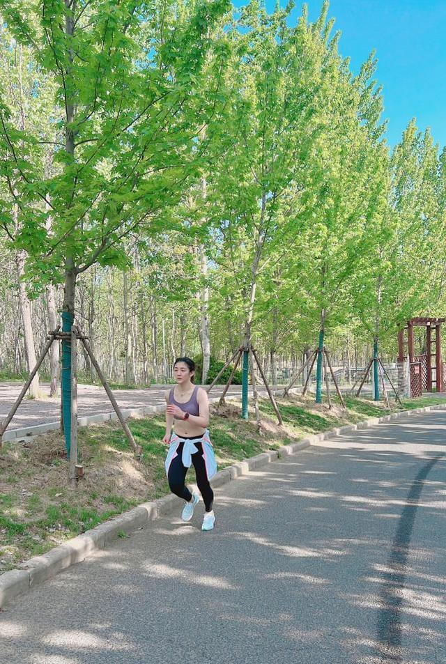 陈梦|陈梦效仿谷爱凌引热议！国乒一姐不输滑雪少女，瞧瞧这身材就懂了