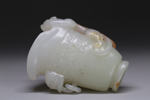 和田玉籽料|舊藏和田玉籽料“枣红皮 螭龍爵杯”