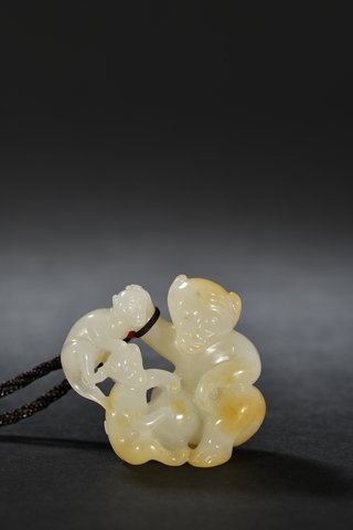 |和田玉灵猴献寿把件