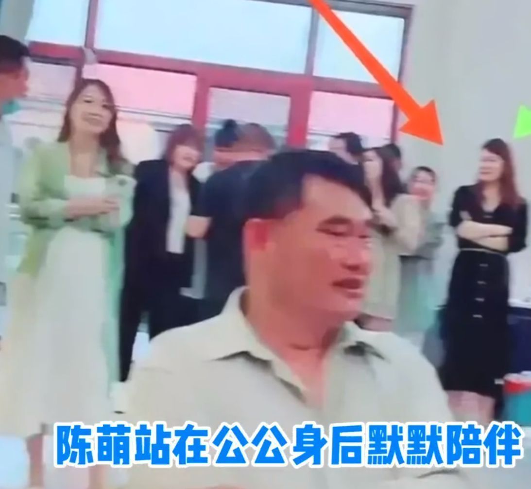 陈萌|大衣哥与新儿媳罕见同框，陈萌模样大变认不出，更像朱单伟的姐姐