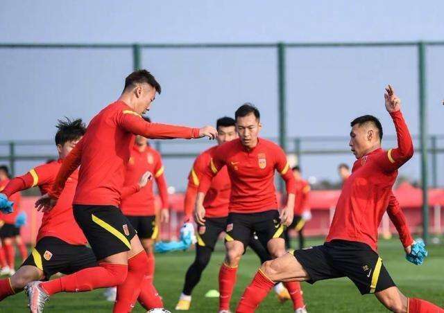 吉星|我们可以批评国足队员的表现，但也要尊重足球运动员这个职业