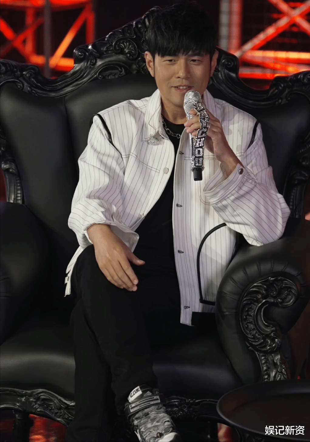 周杰伦|周杰伦线上演唱会来袭，与方文山畅聊往事，直播间点赞量突破十亿