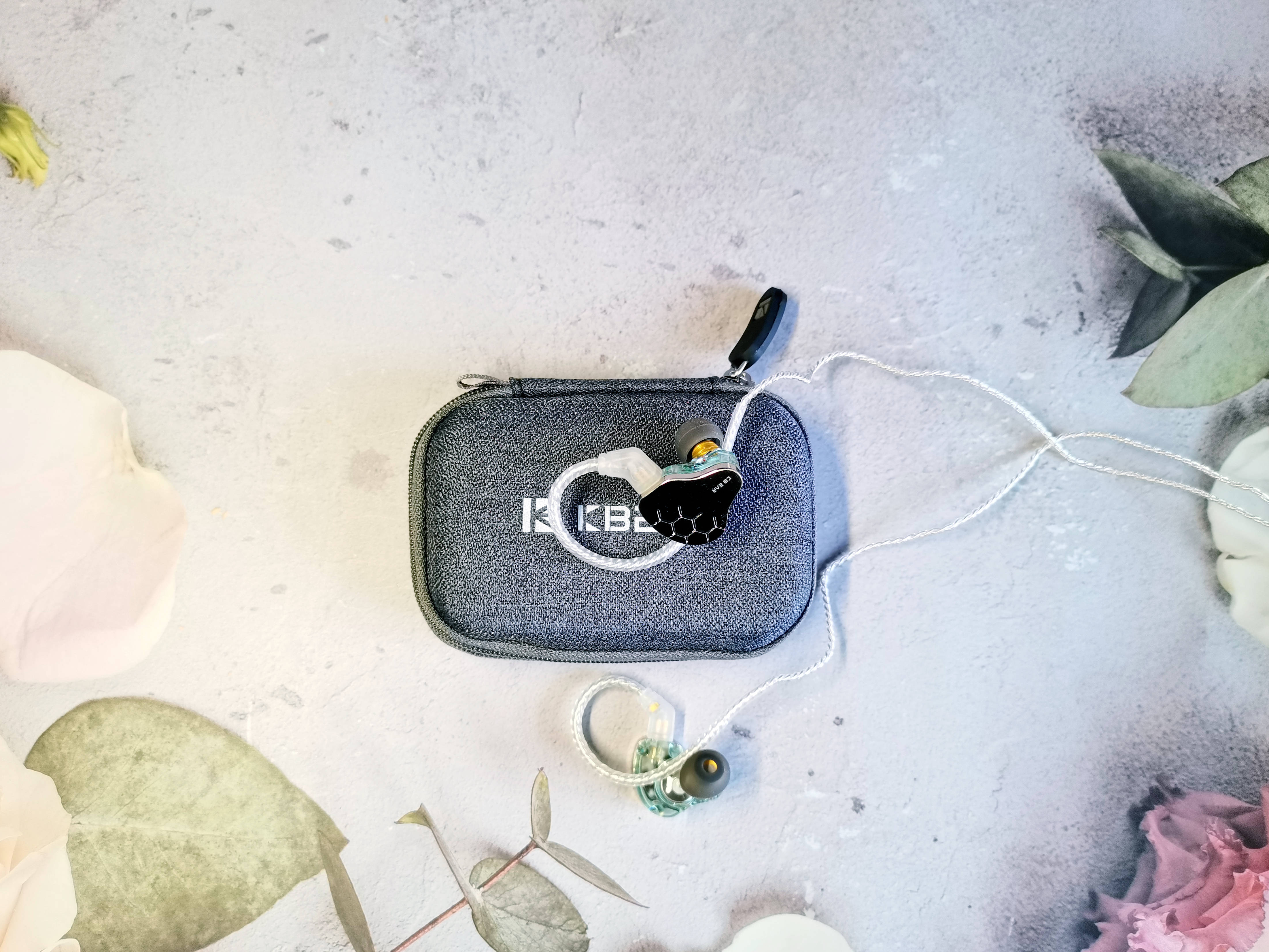 苹果|百元级最好的圈铁发烧耳机,魁宝云雀入耳式发烧耳机开箱评测