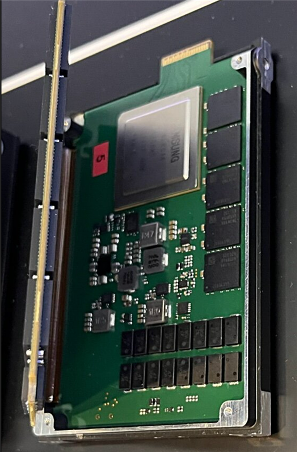 ssd|消失了5年的128TB SSD硬盘回来了：还是QLC闪存