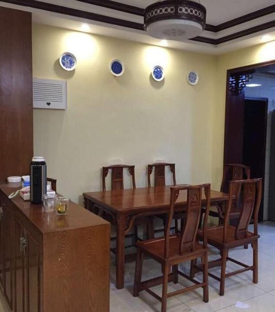 新中式风格的新房，装修效果高档大气，朋友来了却吐槽说太老气