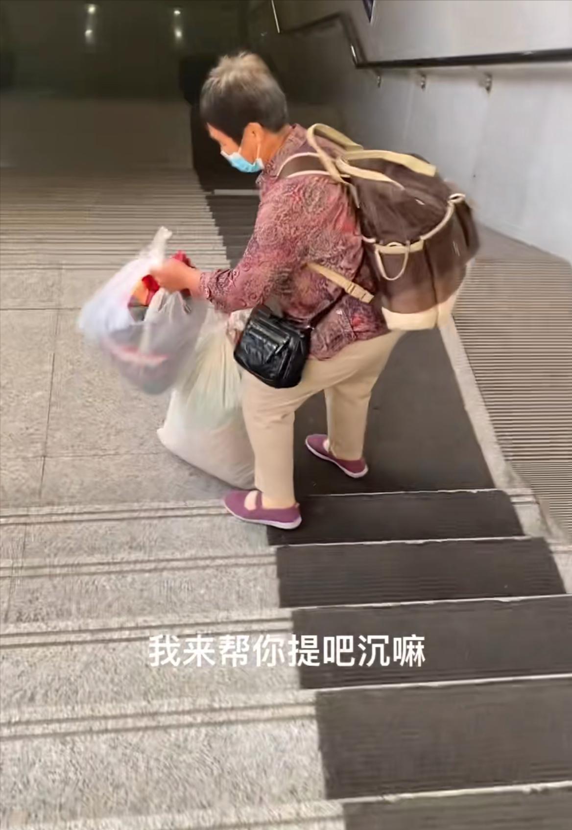 高铁要求让座的博主道歉,生活停滞闭门思过,网友留下万条指责