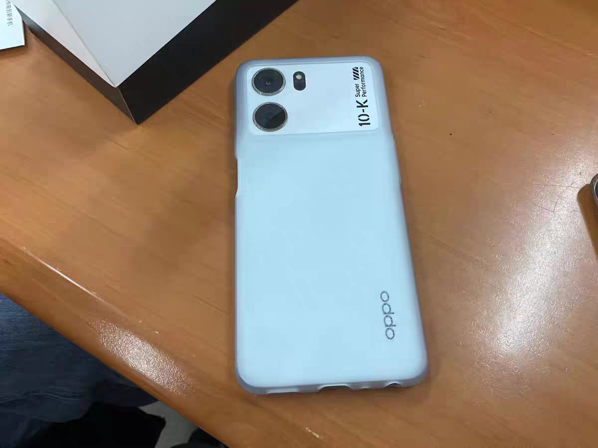 安卓|OPPO的千元机,天玑8000+67W快充+大电池,值得入手吗