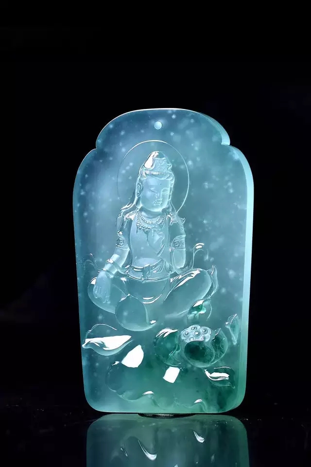 翡翠|10几年前花38w买的两件翡翠，如今只值2w块，这是怎么一回事？