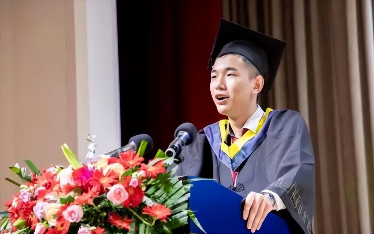 爸爸捡破烂供儿子上名校,2个月后儿子自杀:父亲的爱毁了他一生