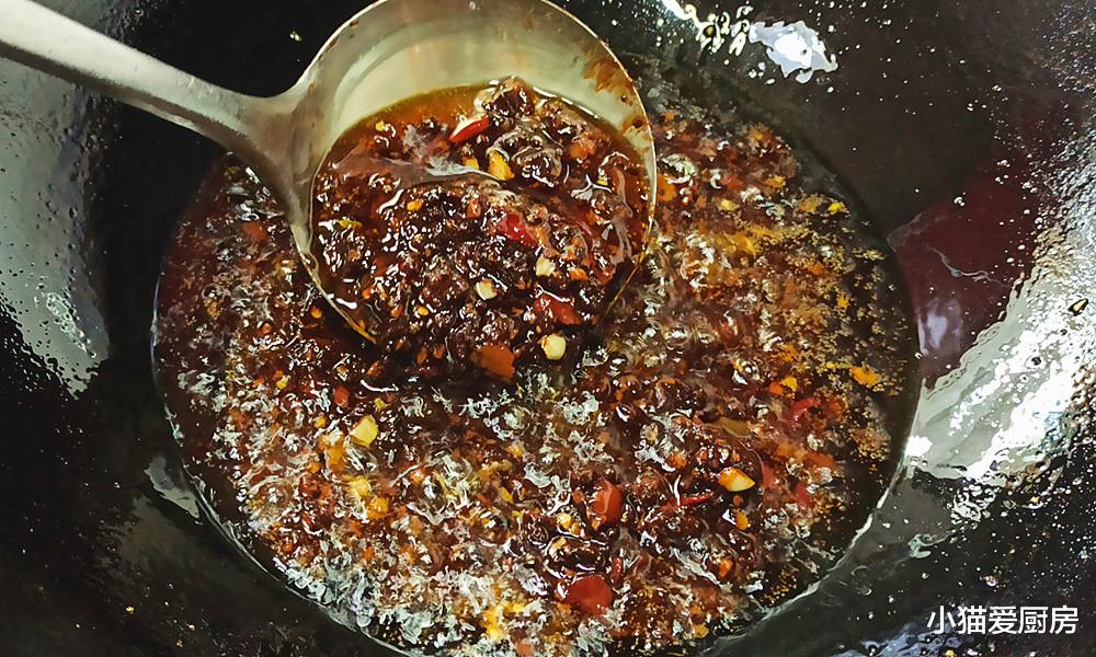 这样做黄豆酱，香辣开胃，一次做2斤可以吃1个月，特别下饭解馋