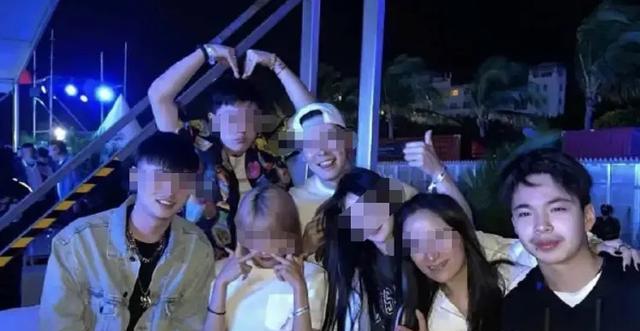 王中磊|王中磊14岁儿子近照曝光，颜值与姐姐差距大，网友：长残了