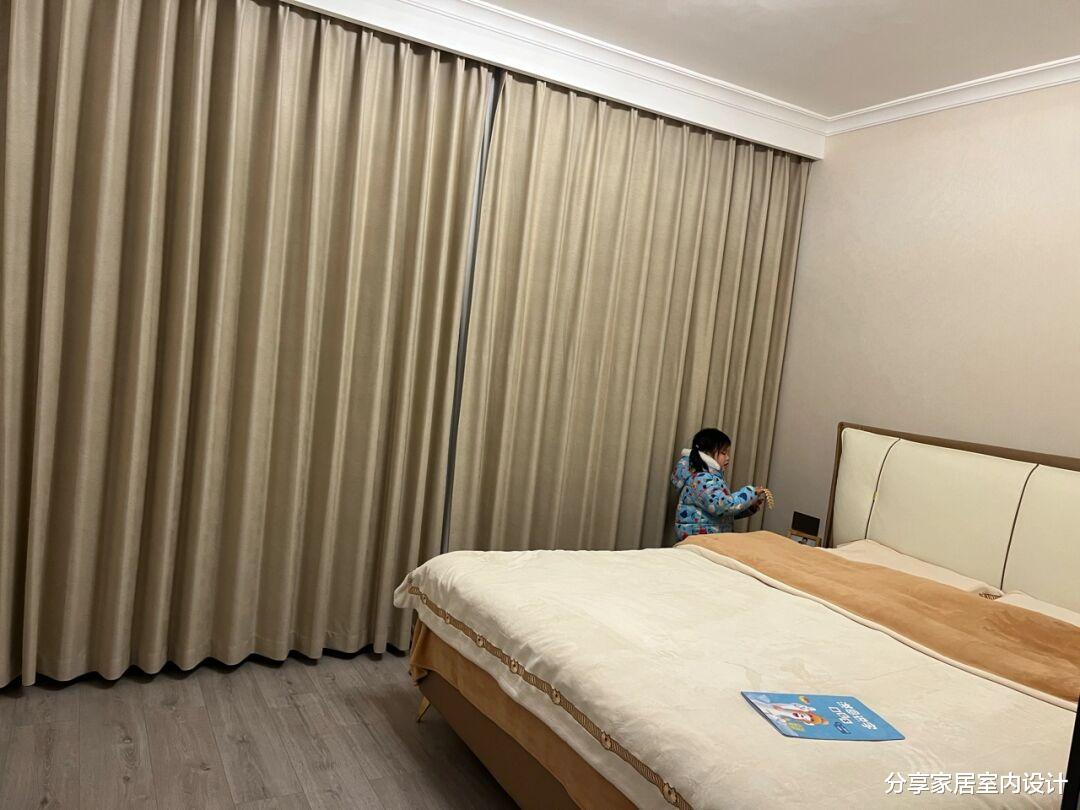 一家四口乔迁新居，全屋装修漂亮上档次，生活幸福又令人羡慕！