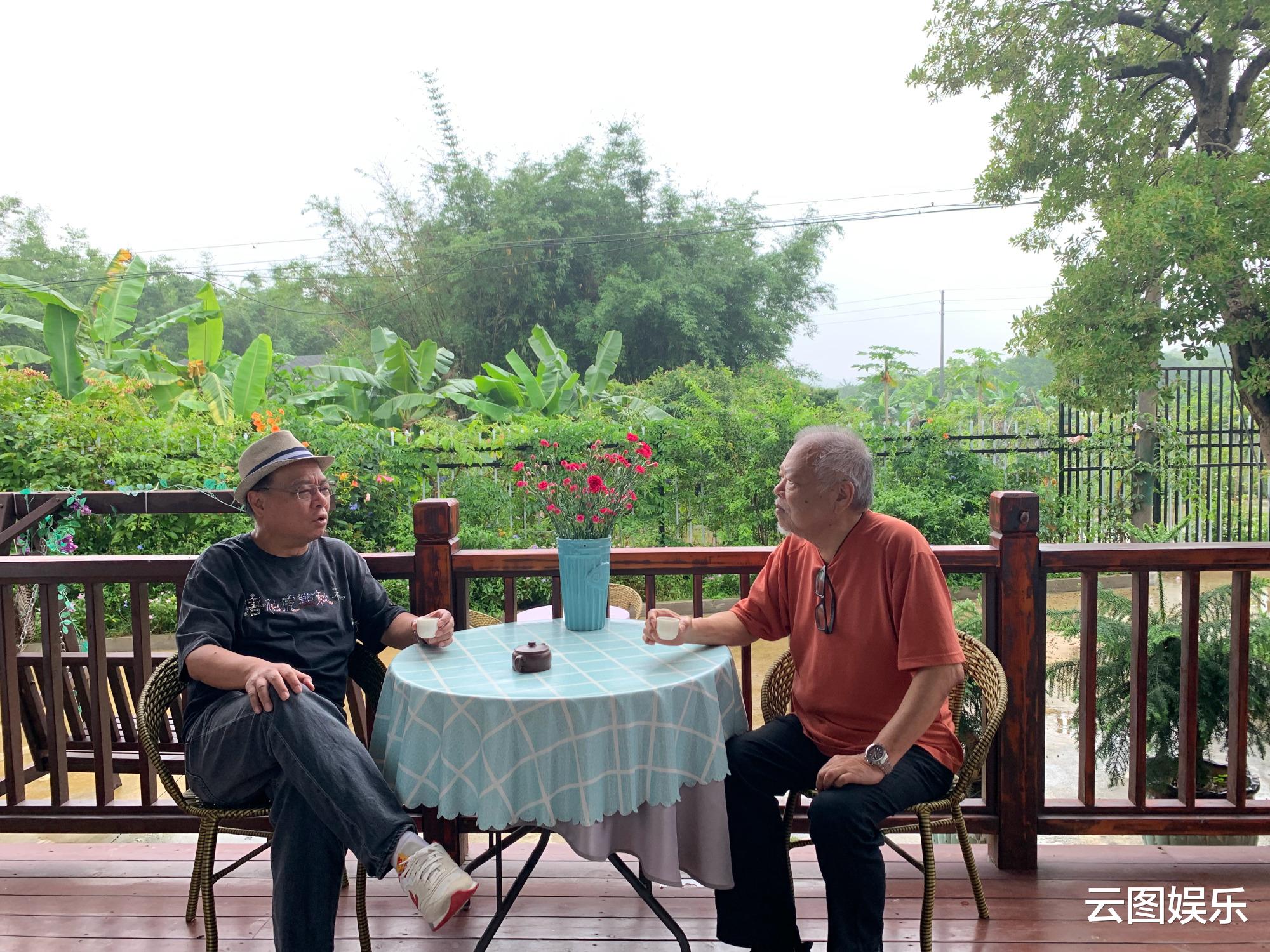 李力持|港星李力持定居内地！亲自打理花园生活悠闲，山间豪宅内景曝光