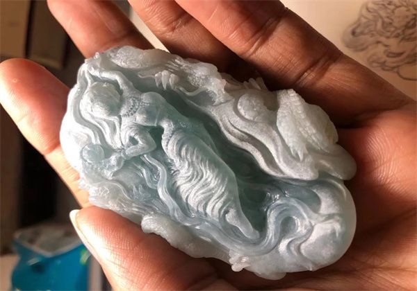 翡翠|25000拿下的木那翡翠原石，设计双龙飞天，起货后有点怀疑人生！