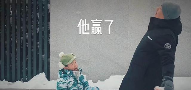 黄磊|黄磊带儿子雪中嬉戏，父子舐犊情深，多妹可爱无比！