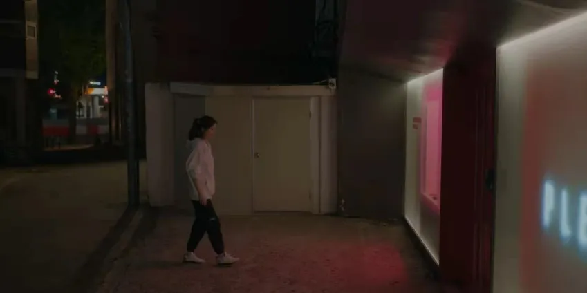 宁德|Netflix《解禁男女》谁能拒绝“狗狗”男友?猎奇视角看爱的三角理论