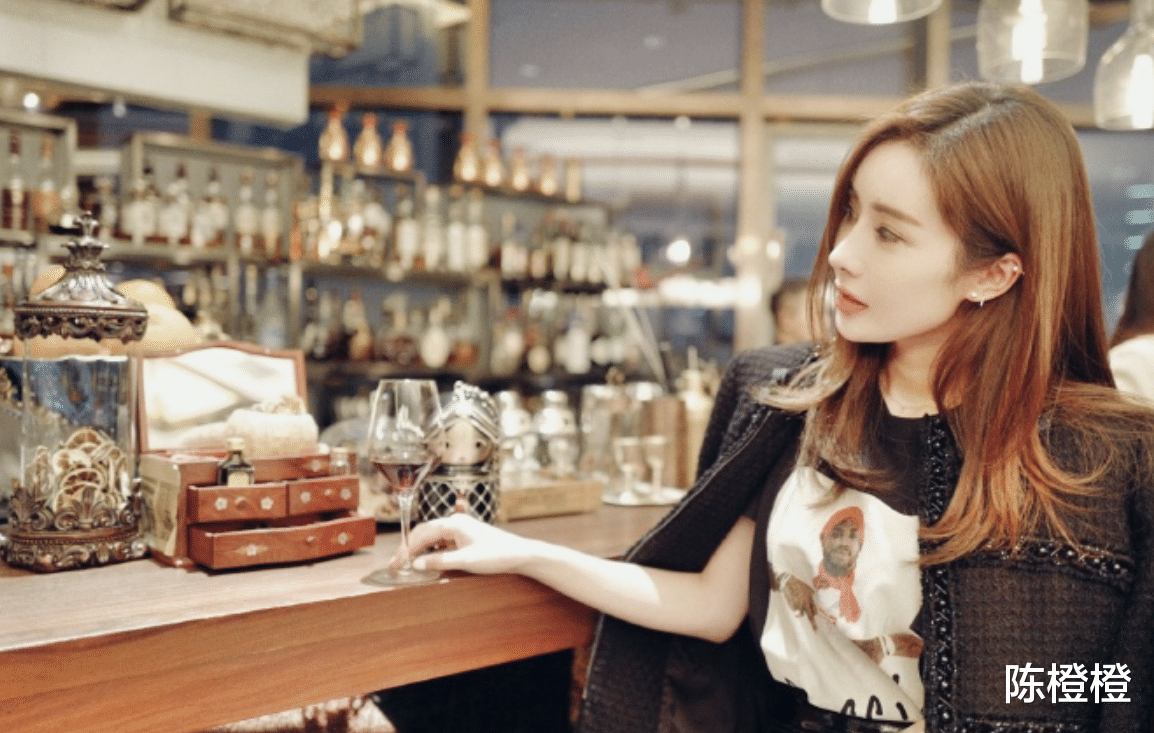 秦奋|“小杨幂”韦雪：为秦奋赌命生子赚9亿，被王思聪怒骂地摊货