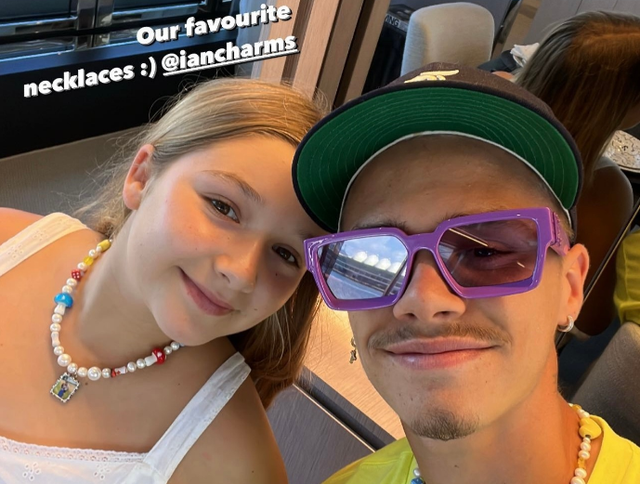 哈珀·贝克汉姆|11岁小七又胖了！与二哥同框显脸大，戴珍珠项链，比贝嫂胖一圈