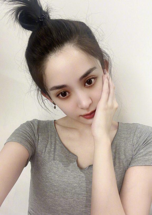 人潮汹涌|娜扎练习瑜伽,紧身运动服透露出完美身材,不输王子文!