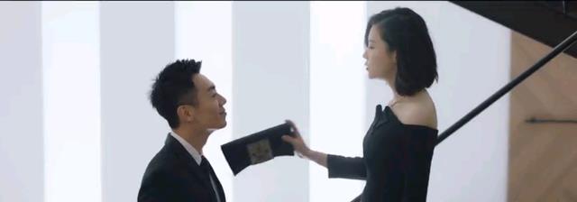 朱亚文|满脸褶子，却搭各路女神演了26位男主，他的“丑”让多少人脸红