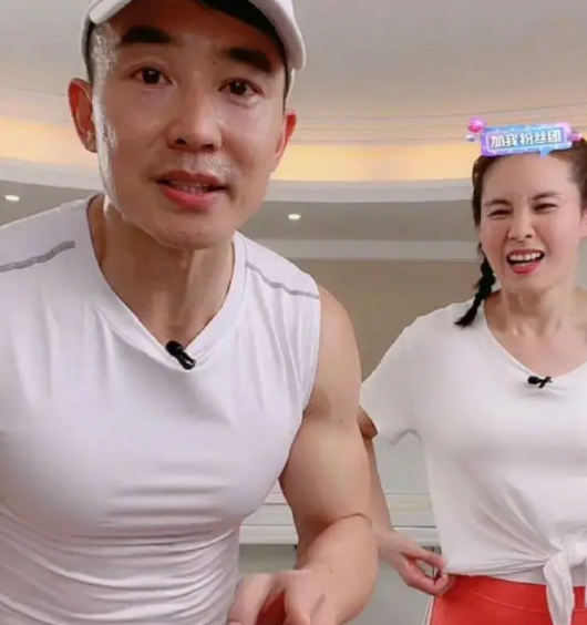 狗啃刘海|刘畊宏商务报价曝光，遭台媒眼红阴阳怪气？嘲讽“全家一起捞”