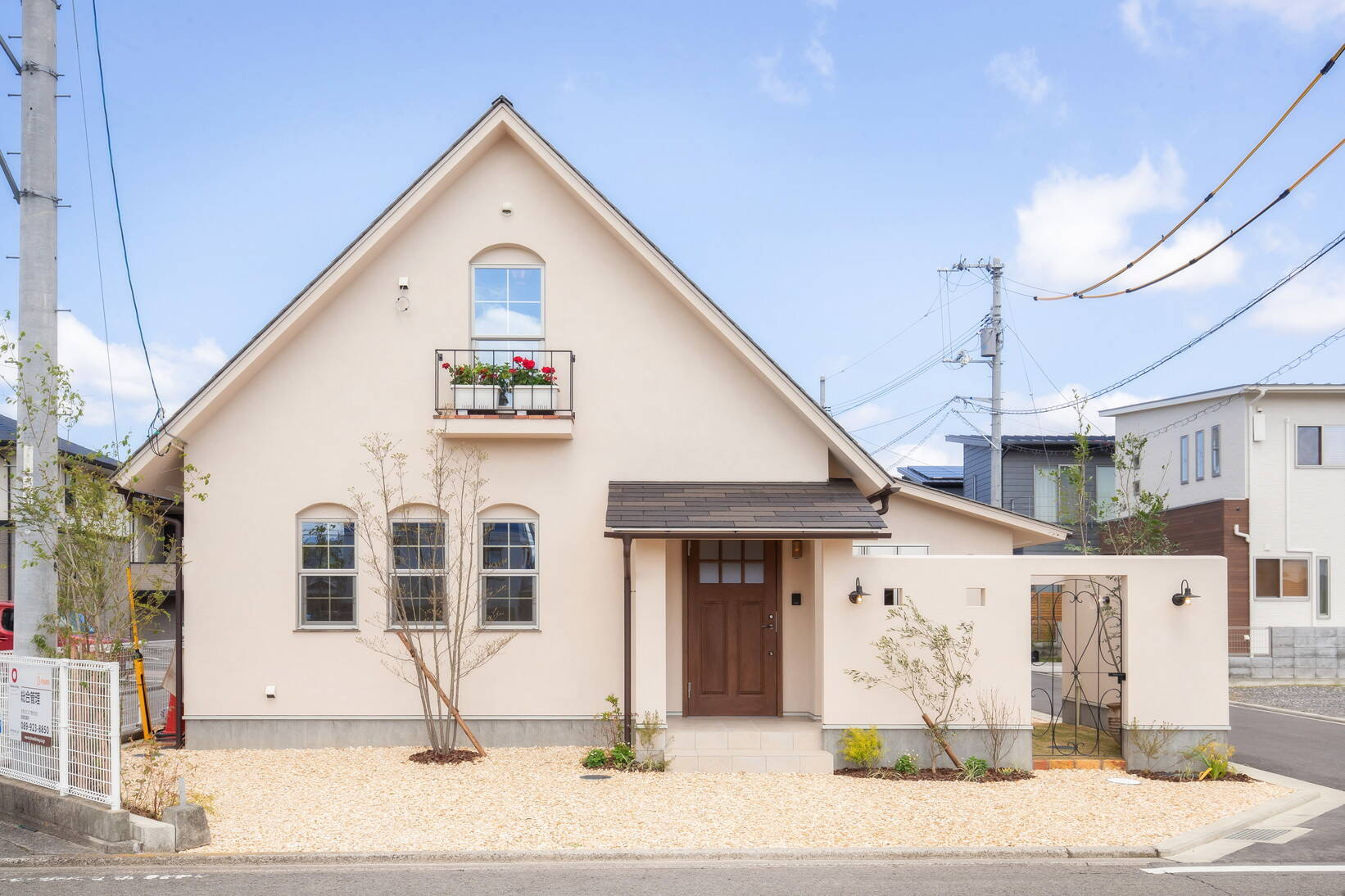 日本一户建就是“任性”,装完旁边圈院子,加建阁楼又多了2间房