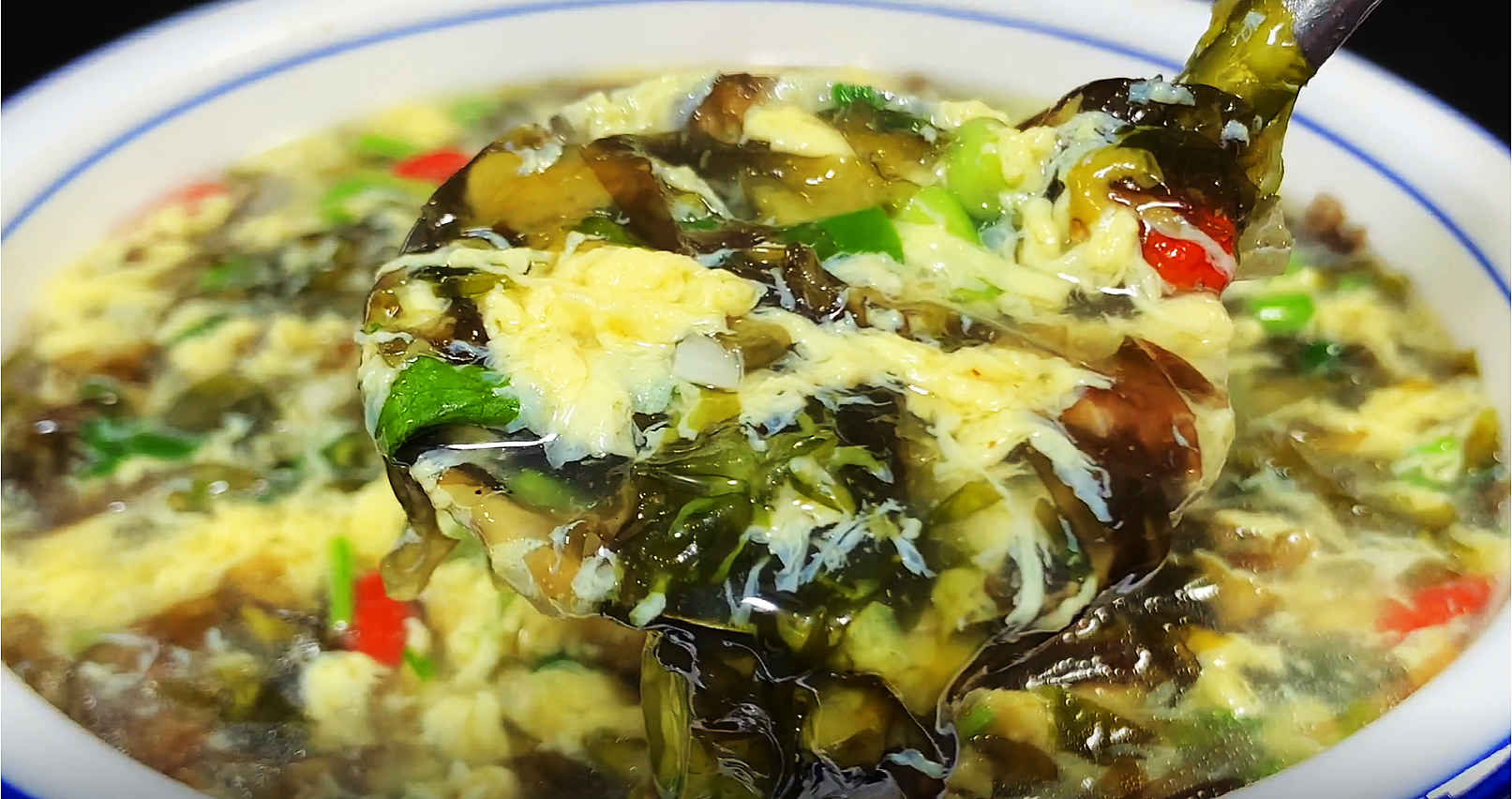 鸡蛋|女性进入更年期以后,建议常吃这8种食物,价格不高,人人吃得起