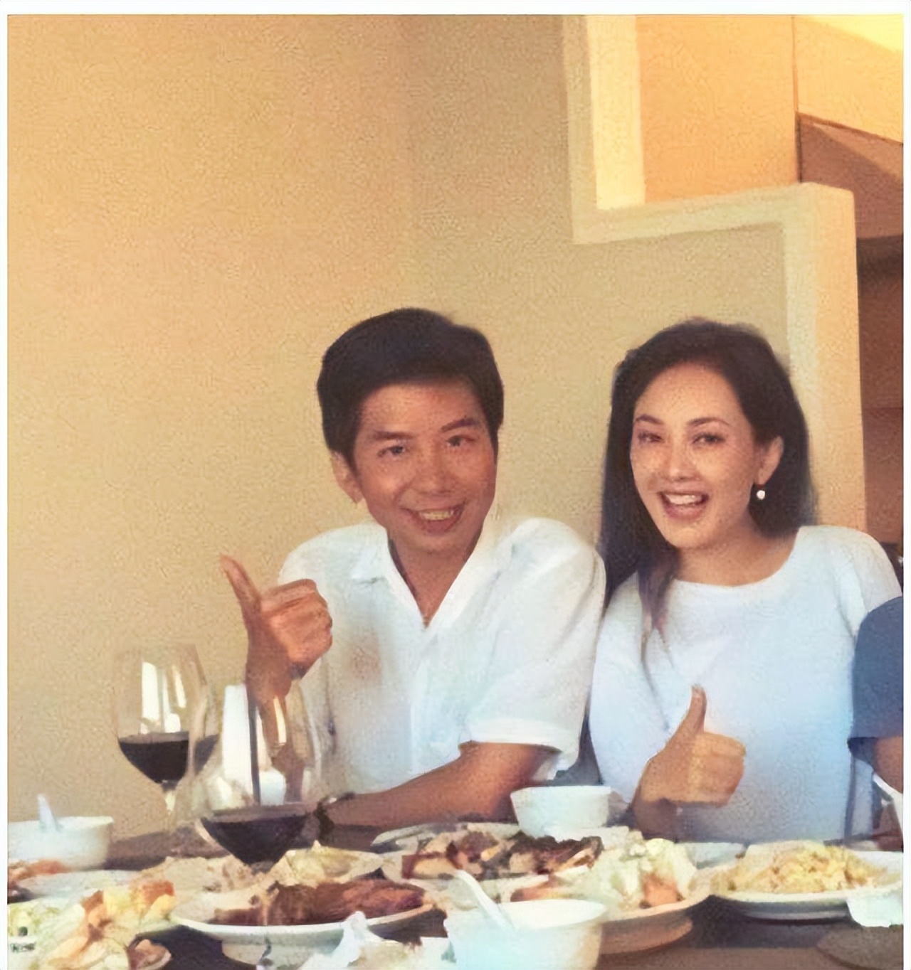 牛莉|牛莉：最美好的年纪嫁给“普通男人”刘亚东，婚后生三孩幸福美满