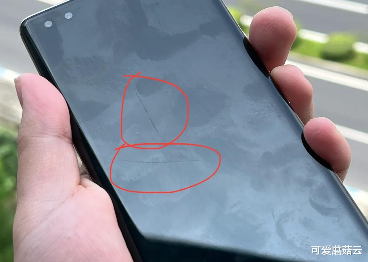 贴膜|看谁还说用手机不贴膜，反正我是再也不听这些网友的建议了